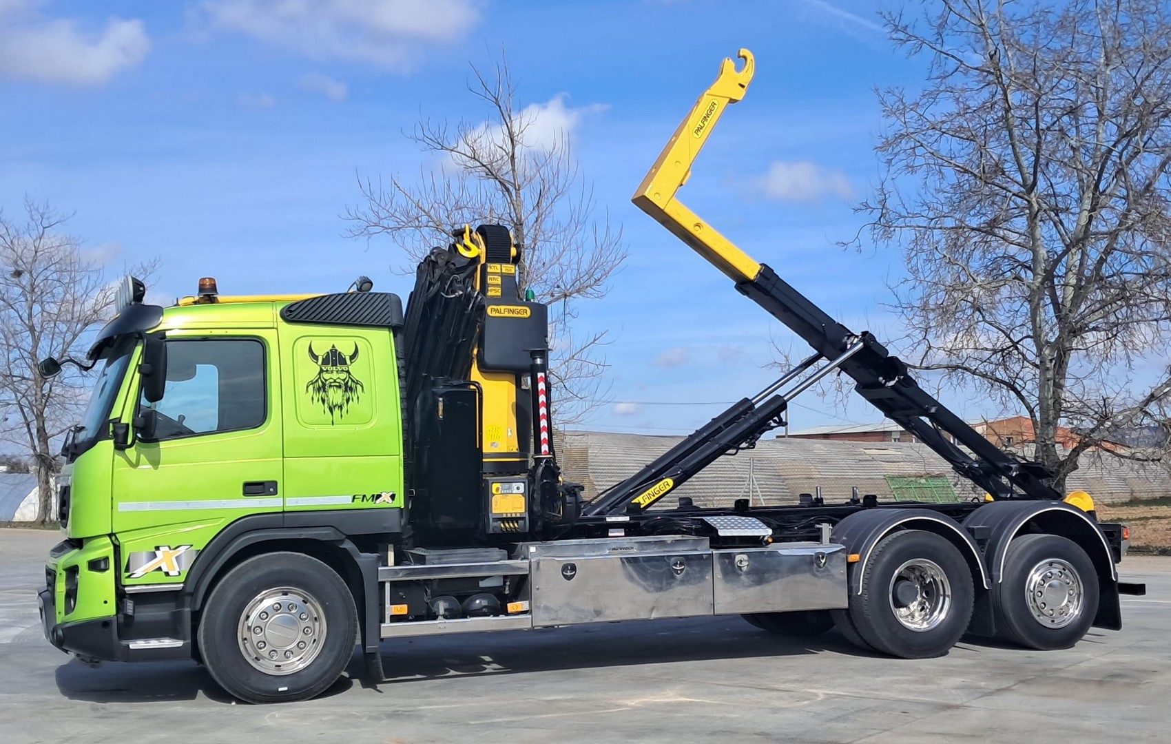 VOLVO 460 6×2 PALFINGER PK 23002 + GANCHO