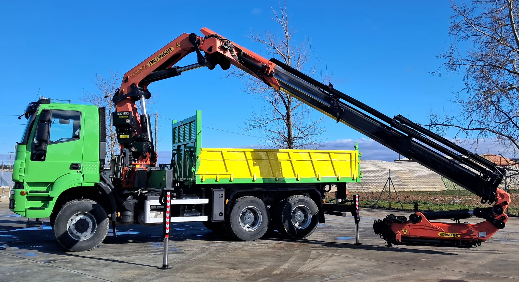 IVECO 450 6X6 PALFINGER PK 44002 + JIB VOLQUETE