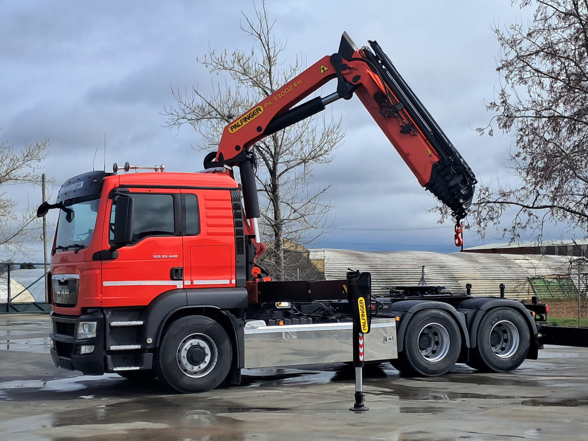 CABEZA TRACTORA MAN 440 6×6 HYDRODRIVE PALFINGER PK 33002