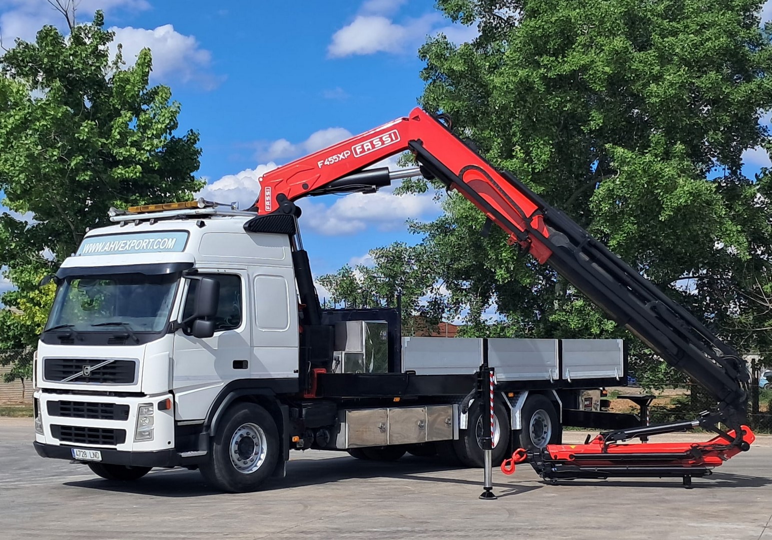 Volvo 340 6X2 FASSI 455 + JIB