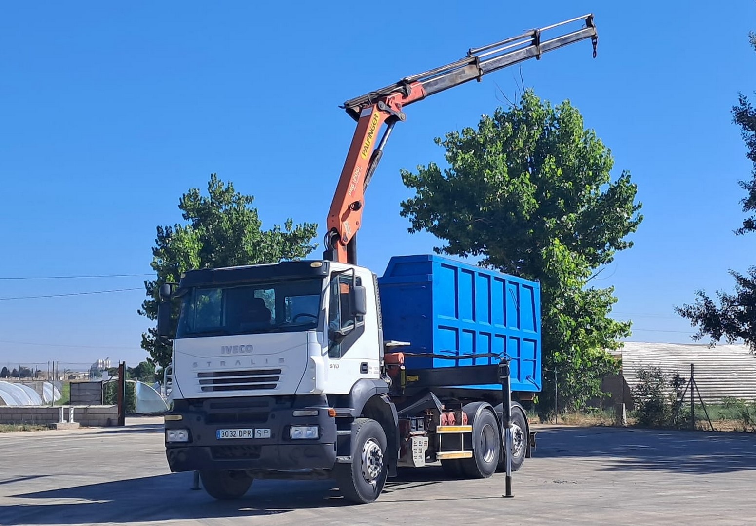 IVECO 310 6X2 PALFINGER PK 12001 AÑO 2005