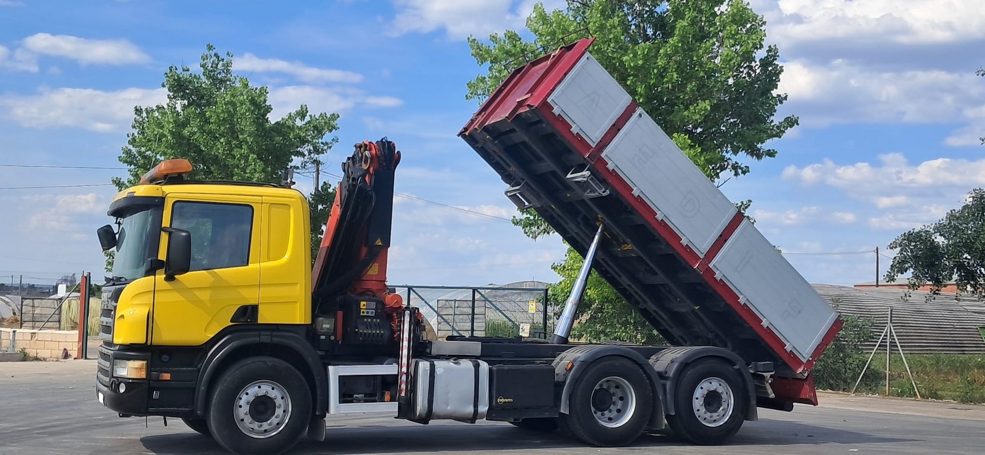 SCANIA 420 6X2 VOLQUETE PK20002