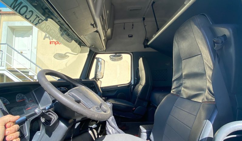 
								CAMION GANCHO VOLVO 440 8×2 HIAB 700 + JIB									