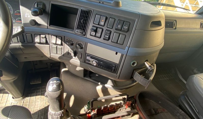 
								CAMION GANCHO VOLVO 440 8×2 HIAB 700 + JIB									