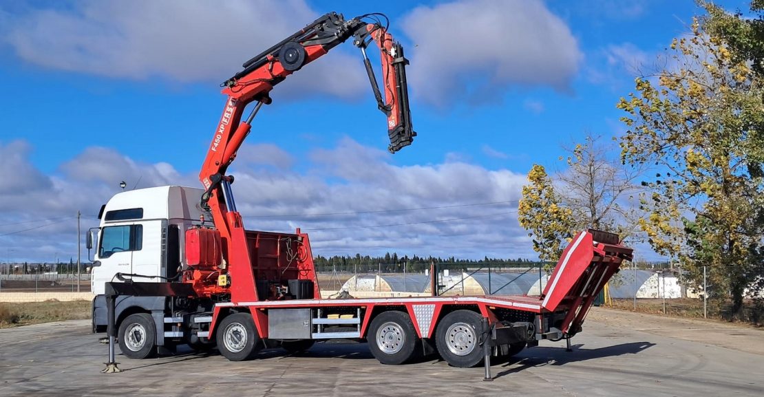 Man 530 Fassi 450 + JIB Portamaquinaria 8×4