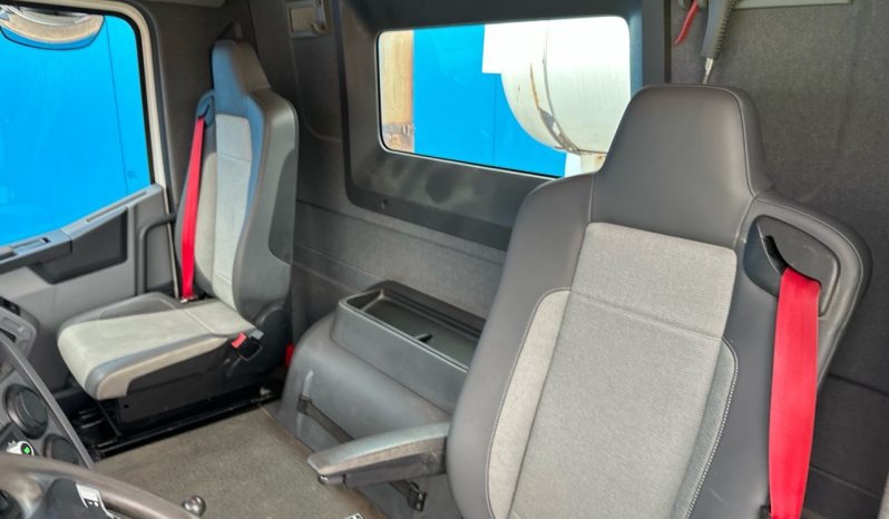 
								RENAULT 430 8×4 IMER 9m3 AÑO 2017									