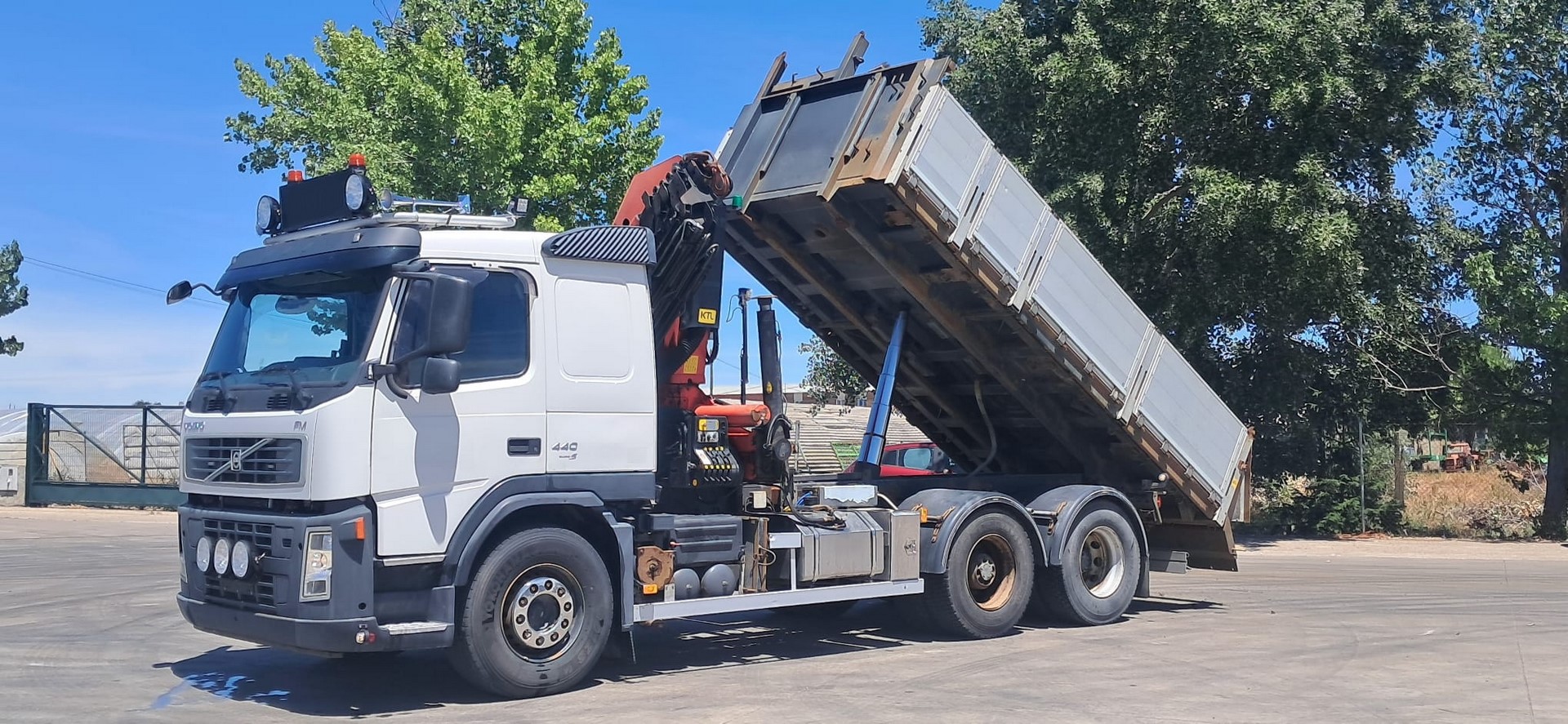 VOLVO 440 PALFINGER PK 27002 VOLQUETE