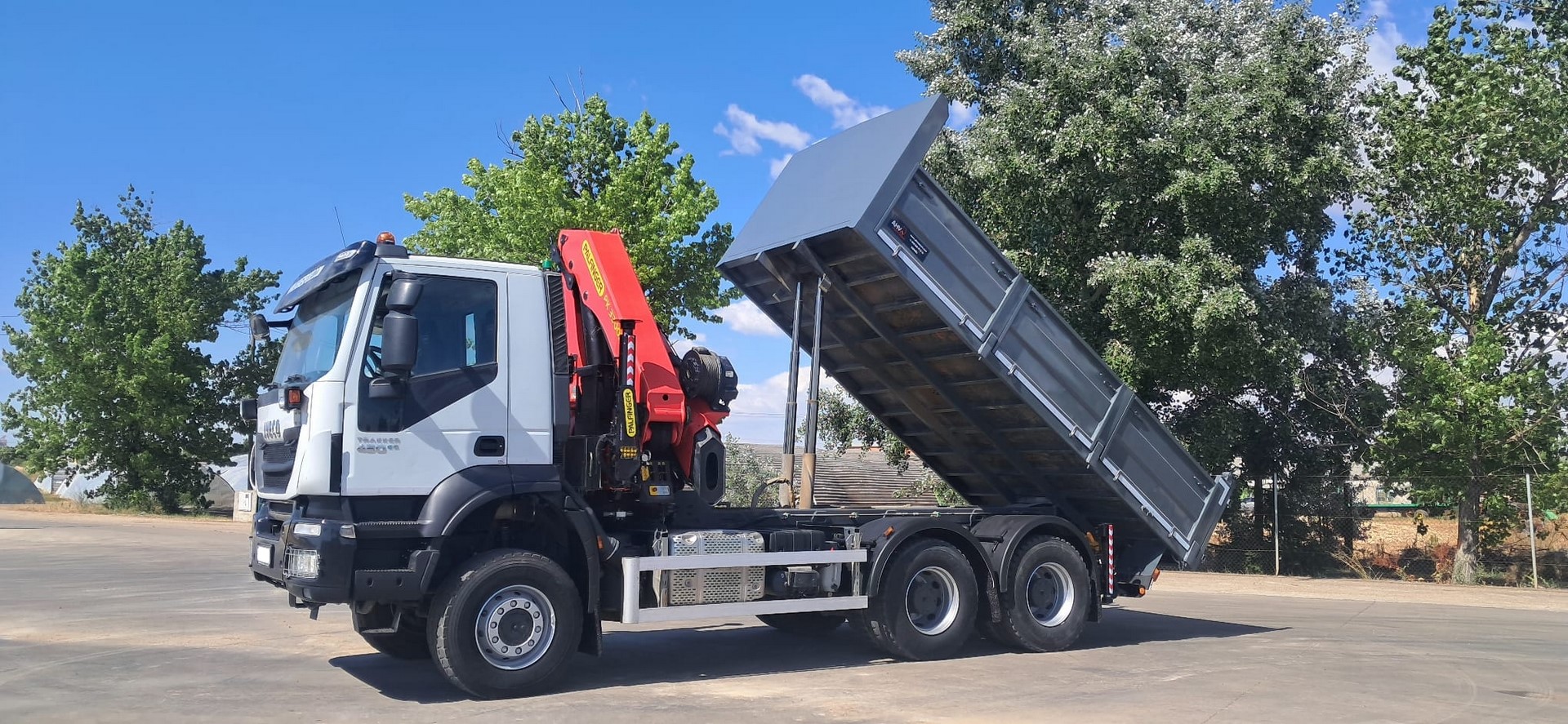 IVECO 450 PALFINGER PK 33002 VOLQUETE 6×4