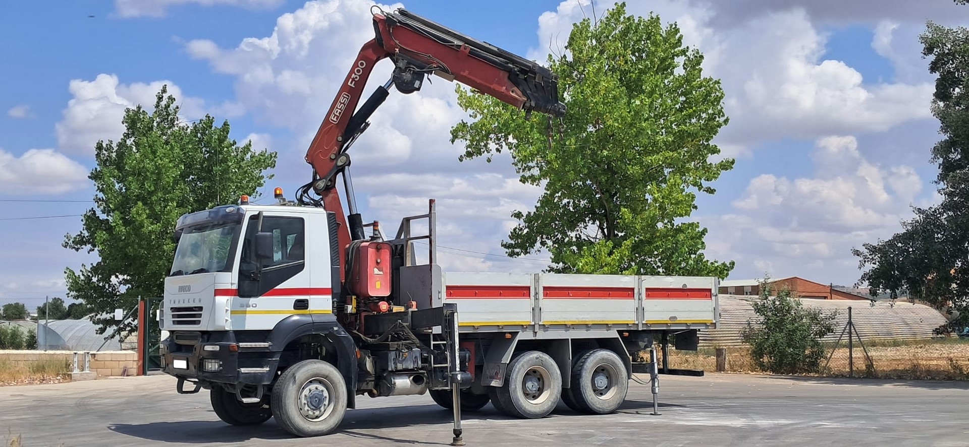 IVECO 380 6×6 VOLQUETE FASSI 300