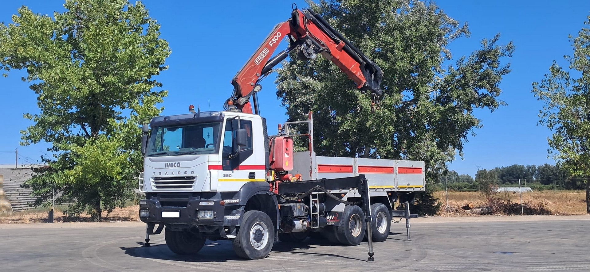 IVECO 380 6×6 VOLQUETE FASSI 300