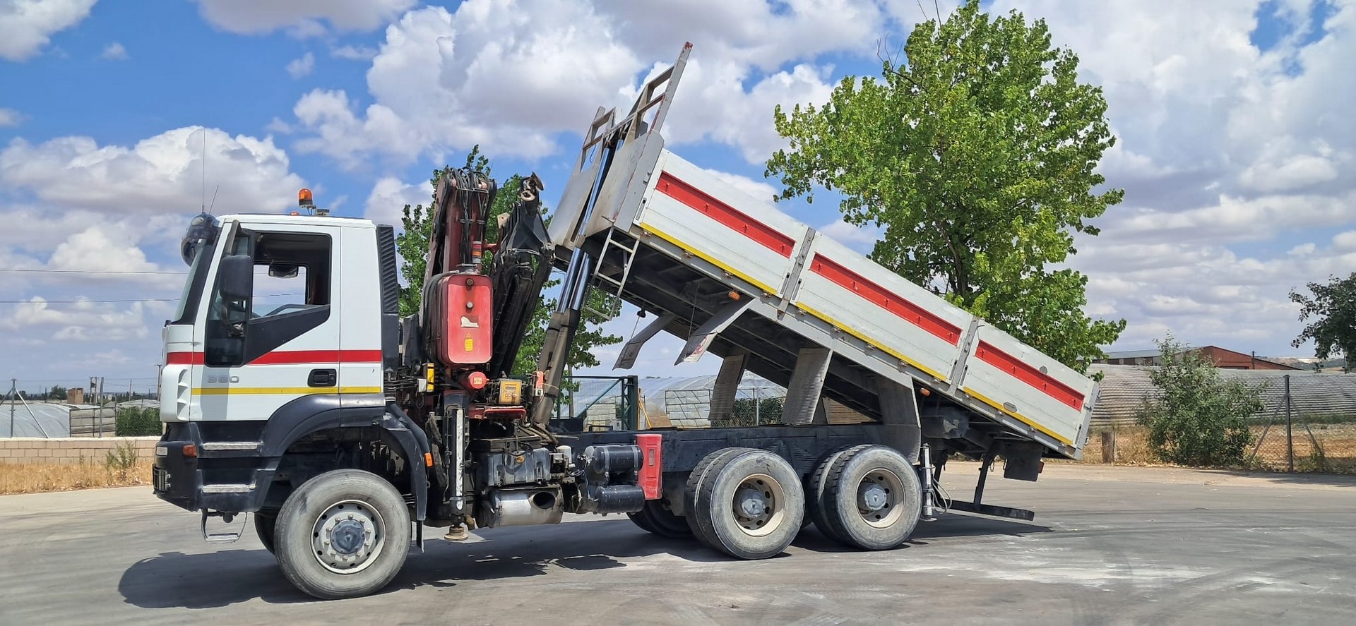 IVECO 380 6×6 VOLQUETE FASSI 300