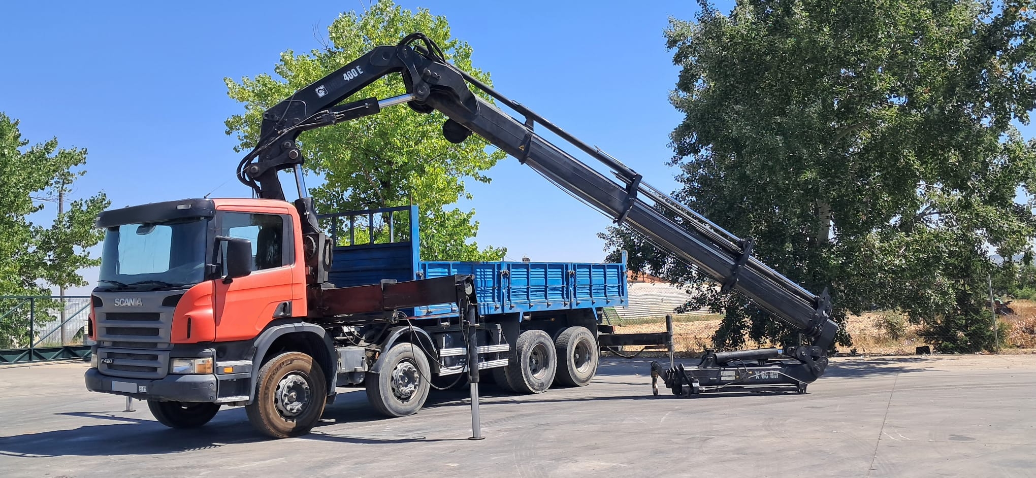 SCANIA 420 HIAB 400 + JIB 8X4 BASCULANTE