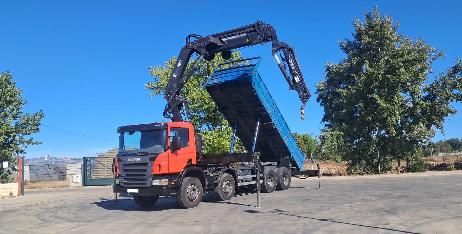 SCANIA 420 HIAB 400 + JIB 8X4 BASCULANTE