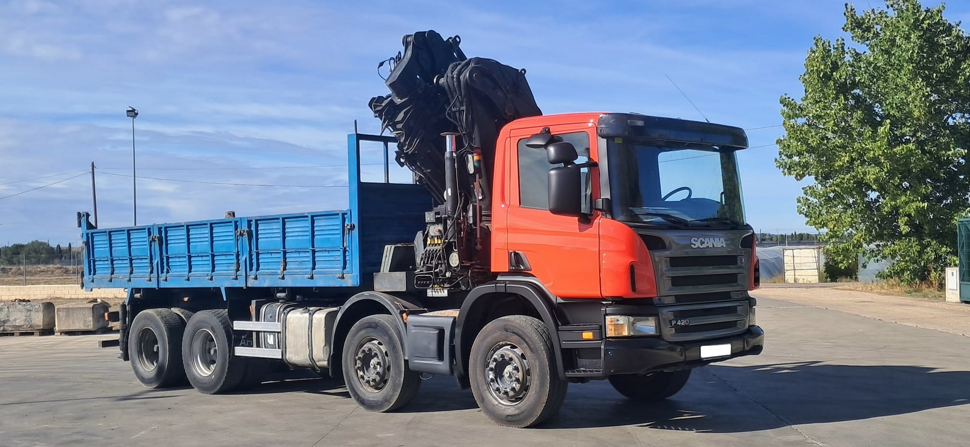 SCANIA 420 HIAB 400 + JIB 8X4 BASCULANTE