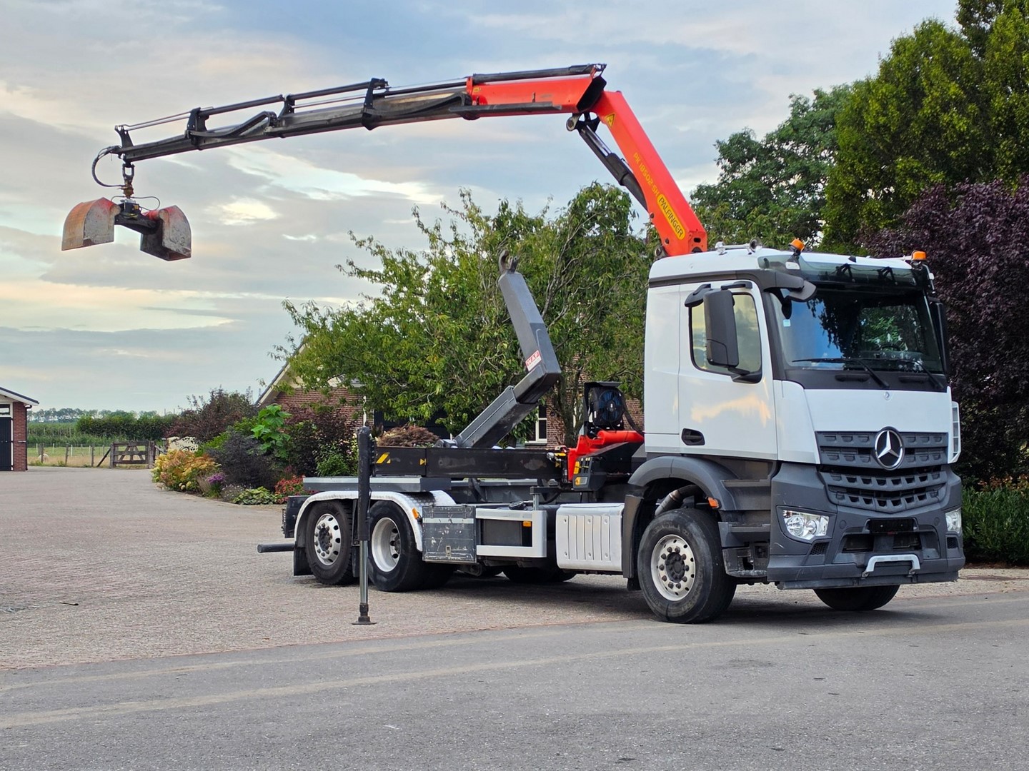 MERCEDES BENZ 3243 PALFINGER PK 18502 + GANCHO PORTACONTENEDOR